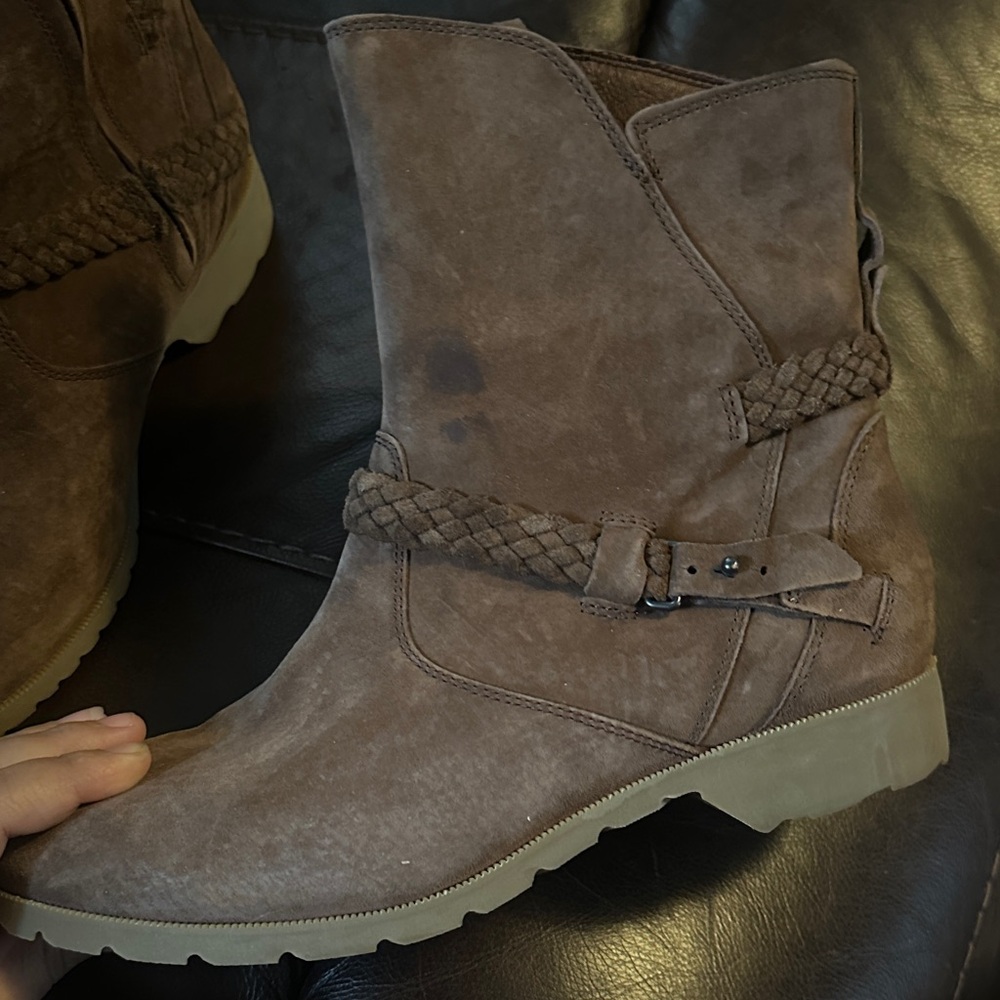 Teva Women's tan suede Ankle Boots - Picture 6 of 11